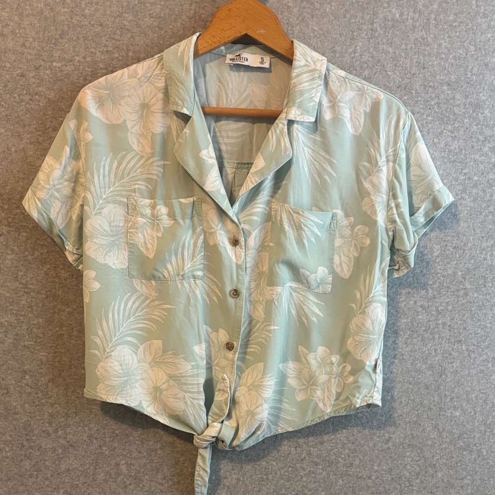 Hollister Light Green Tropical Floral Button Down Shirt size Small